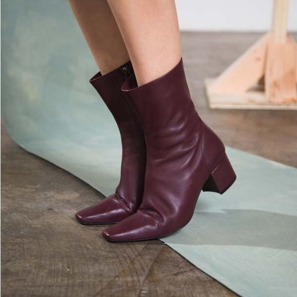 Intentionally Blank Carlton heeled mid boot in burgundy • Sz 39 | 8.5-9 US NEW